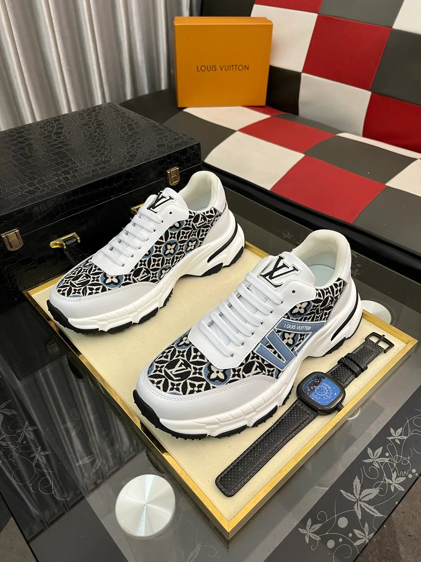 Men's shoes 💰458⌚️⌚️LV Louis Vuitton. The latest trendy casual shoes are popular in physical stores in sizes 38-44. New spring and summer comfortable imported custom original cowhide, unique jacquard fabric element design. With sheepskin lining, Lv original bottom, [sun][sun] high-end packaging and high quality💪Details determine the quality, you can enter and leave the counter at will, welcome to compare🇮🇹3️⃣colors available